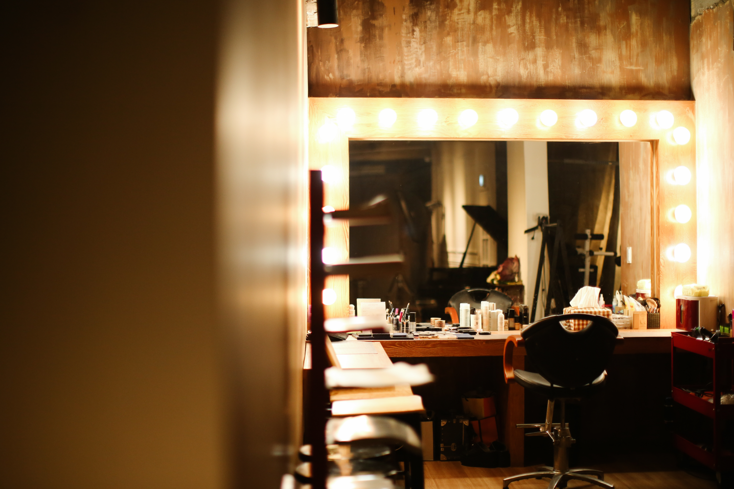 Hongdae Photo Studio - Time On Me Studio 타임온미 스튜디오 | Creatrip members 10% OFF!